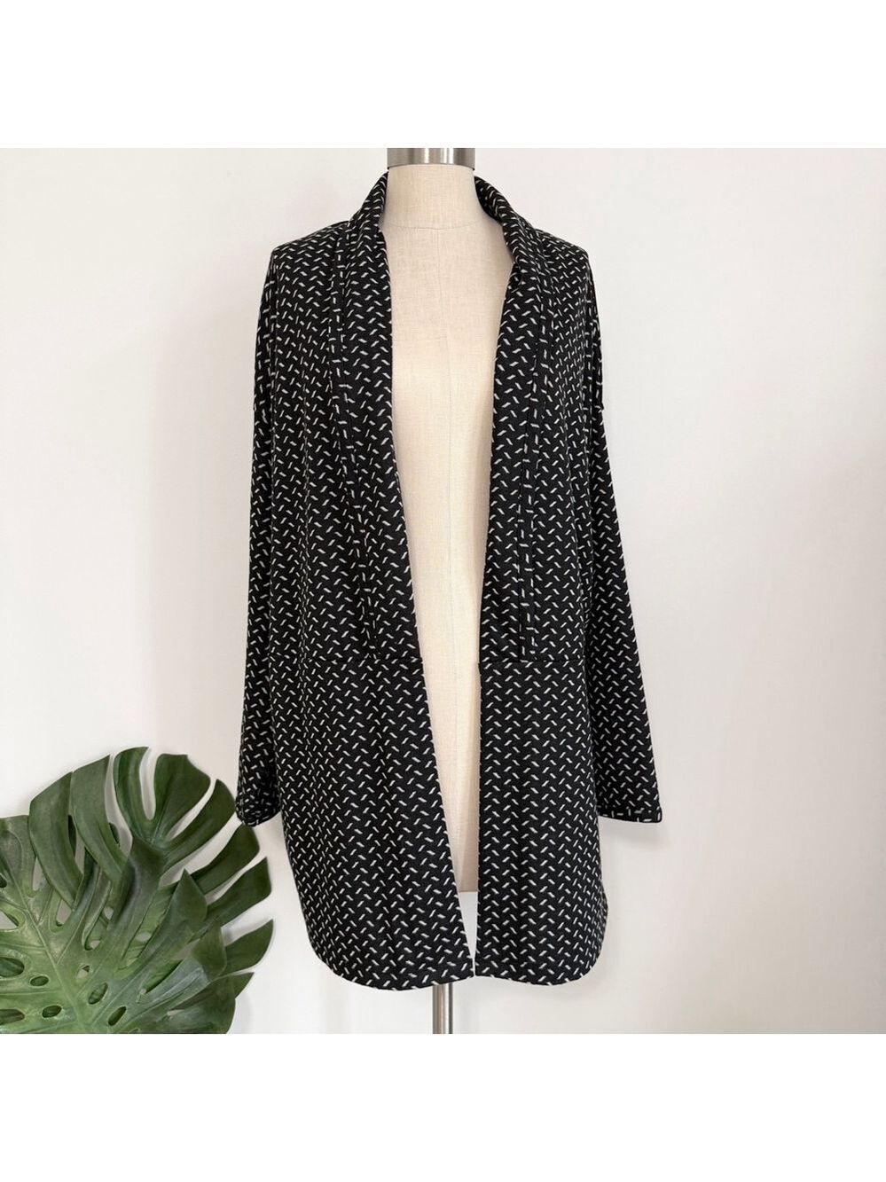 BCBGeneration Black & White Patterned Open Front Cardigan Women's Large BCBG